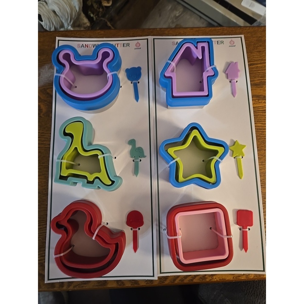 Lot Of‎ 2 NWT Sandwich Cutter Set 9 Pcs Bear Dinosaur Duck / House Star Square